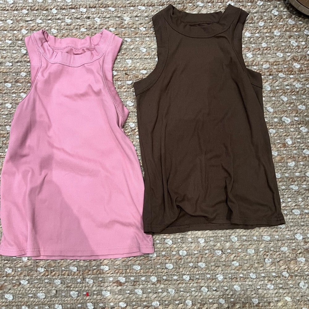 Bundle of 2 tanks ladies size medium